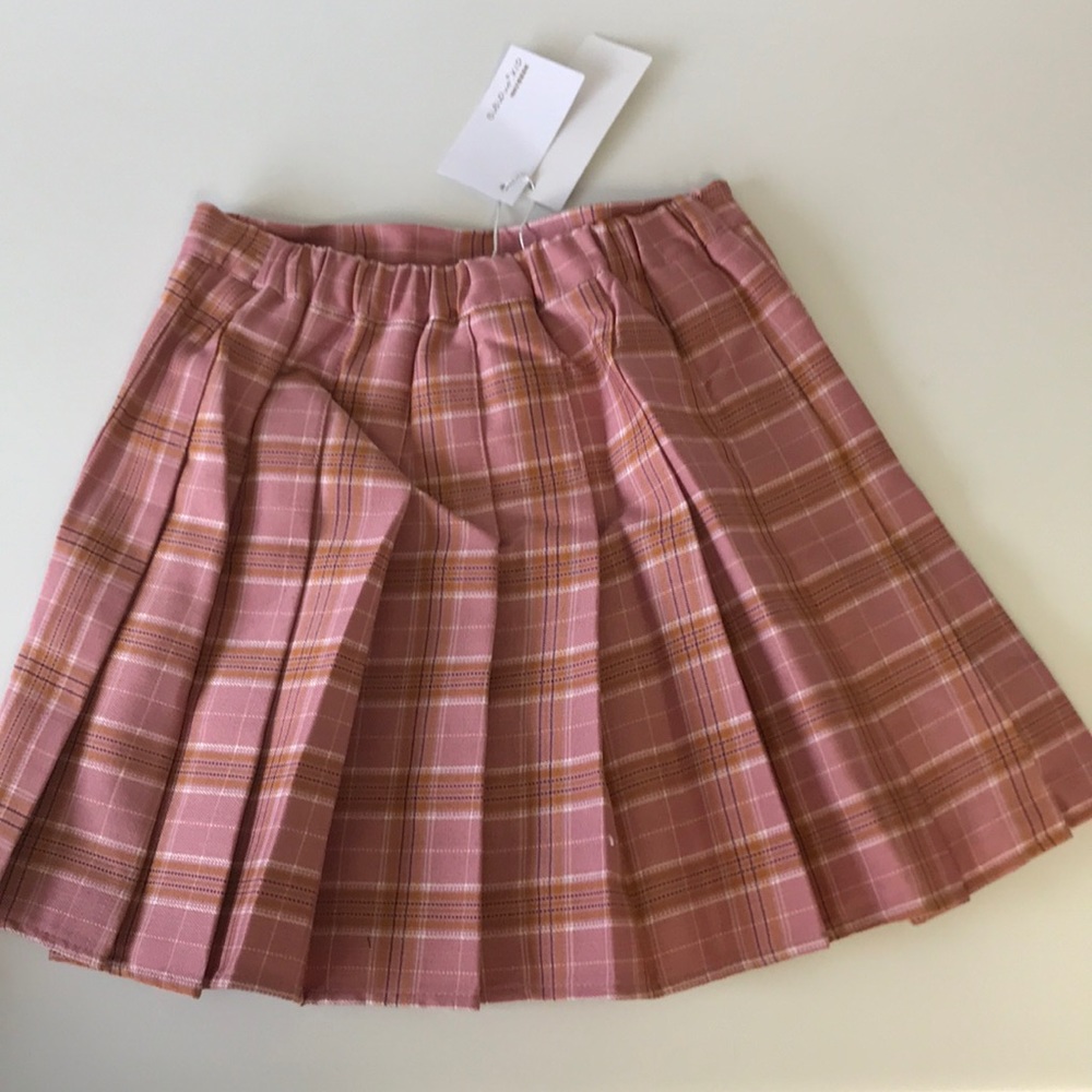 Pink pleated skirt